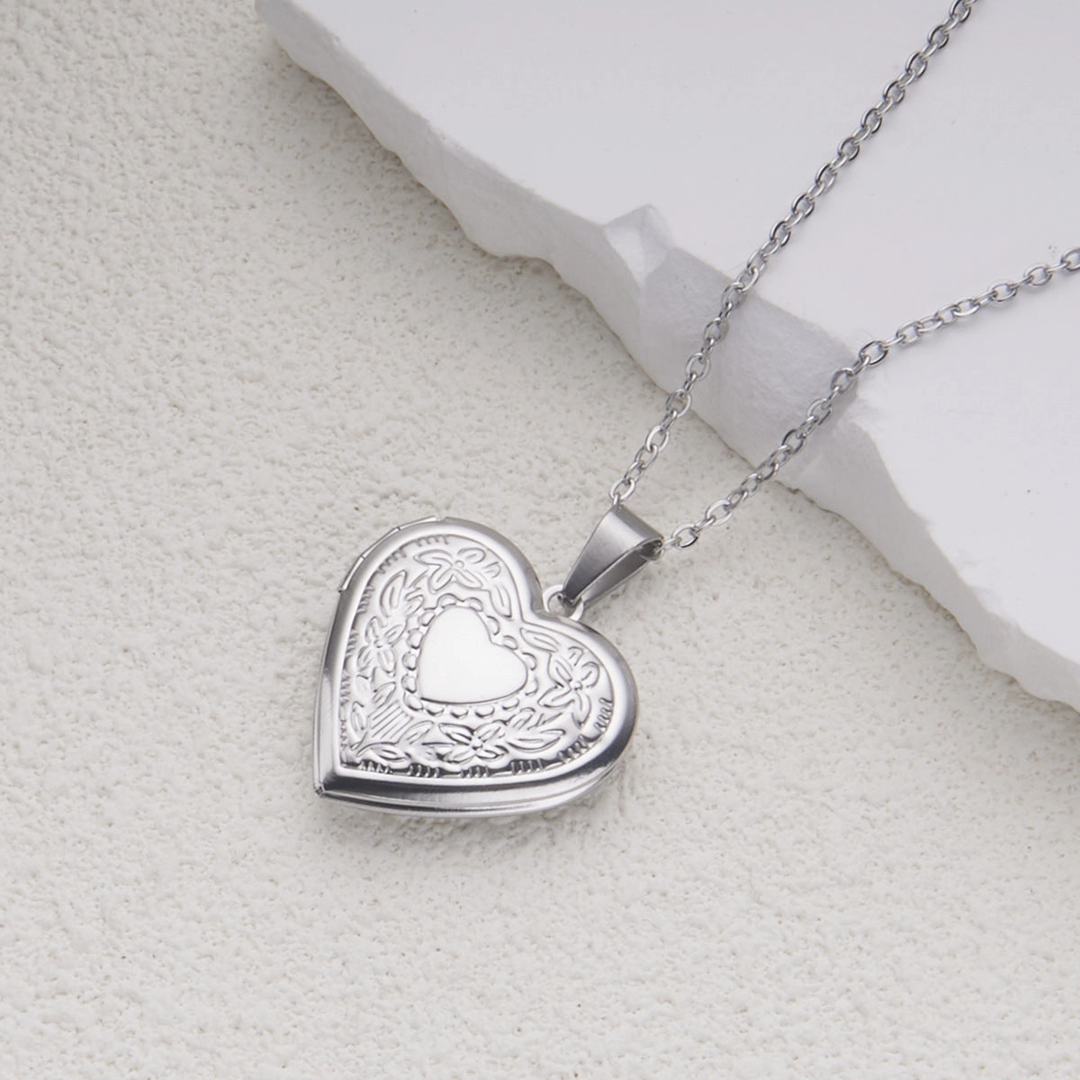 Wholesale Stainless Steel Necklace Gold Heart Pattern Frame Box Pendant O-Chain