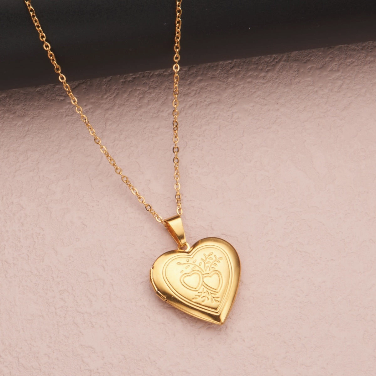 Wholesale Stainless Steel Necklace Gold Heart Pattern Frame Box Pendant O-Chain