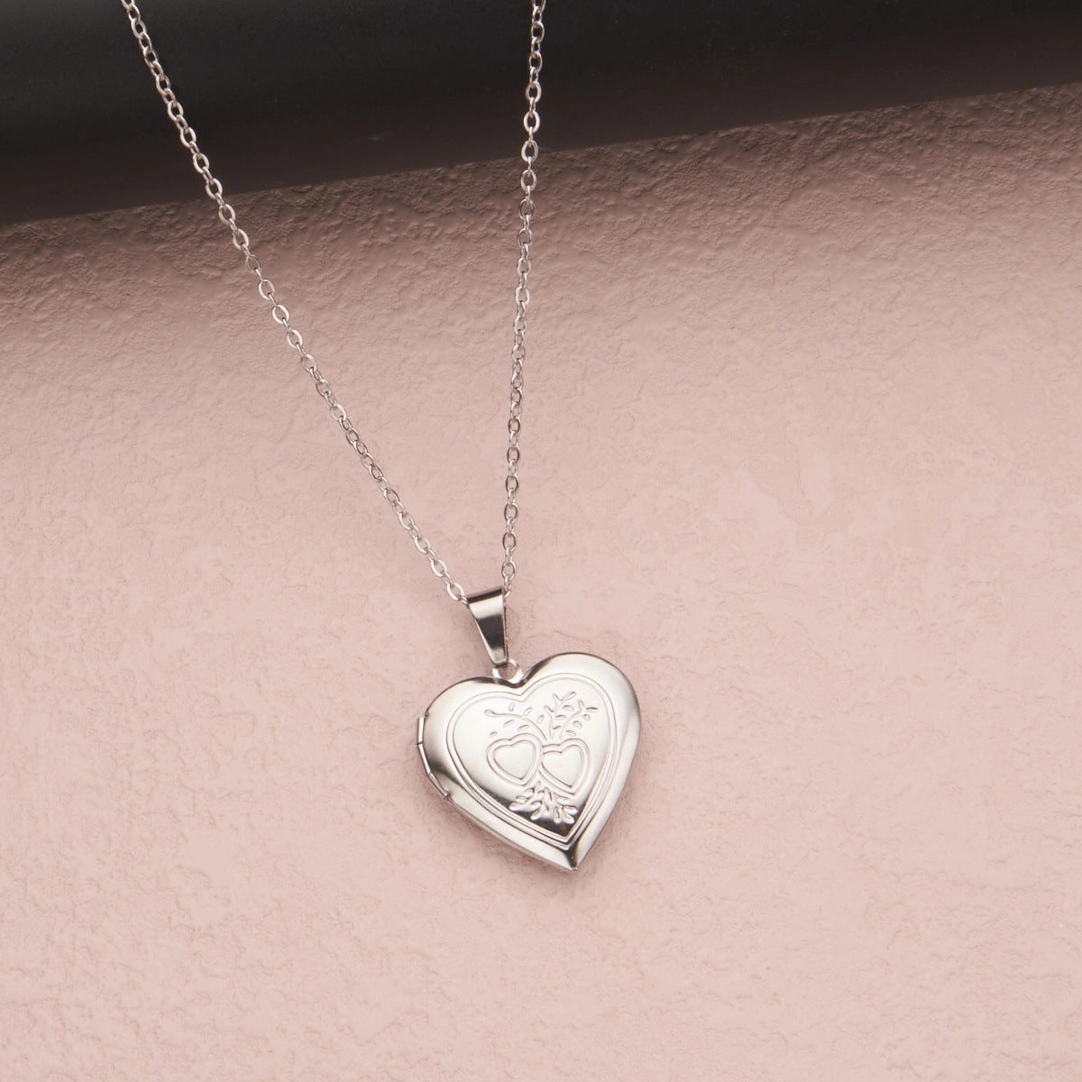 Wholesale Stainless Steel Necklace Gold Heart Pattern Frame Box Pendant O-Chain