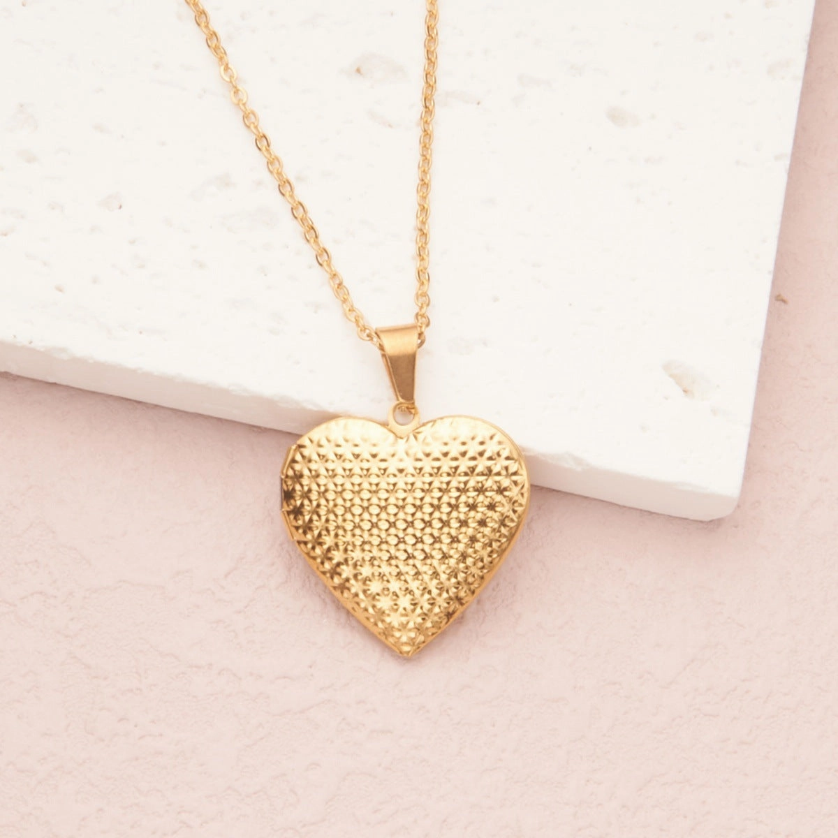 Wholesale Stainless Steel Necklace Gold Heart Pattern Frame Box Pendant O-Chain