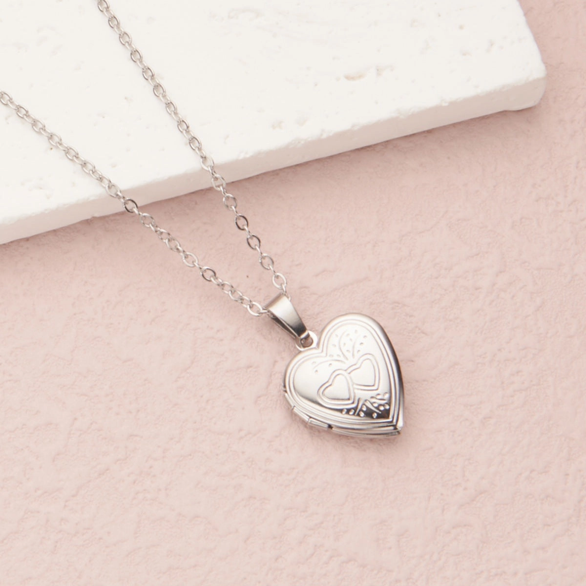 Wholesale Stainless Steel Necklace Gold Heart Pattern Frame Box Pendant O-Chain