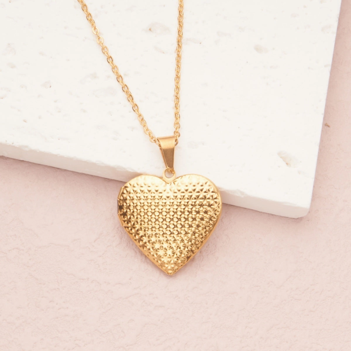 Wholesale Stainless Steel Necklace Gold Heart Pattern Frame Box Pendant O-Chain