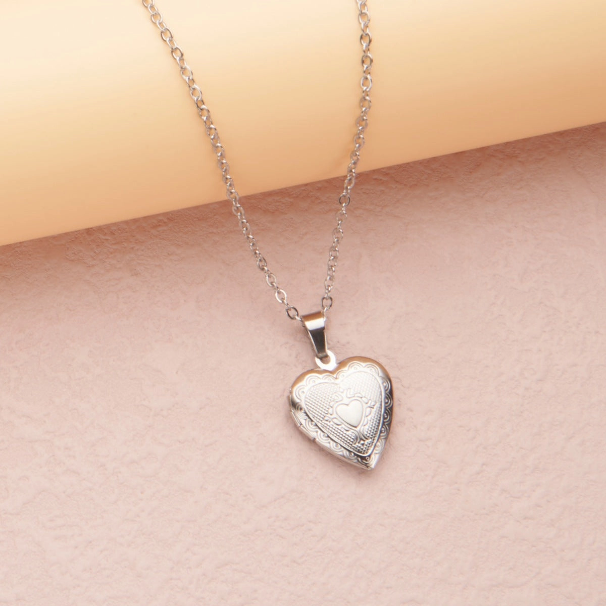 Wholesale Stainless Steel Necklace Gold Heart Pattern Frame Box Pendant O-Chain