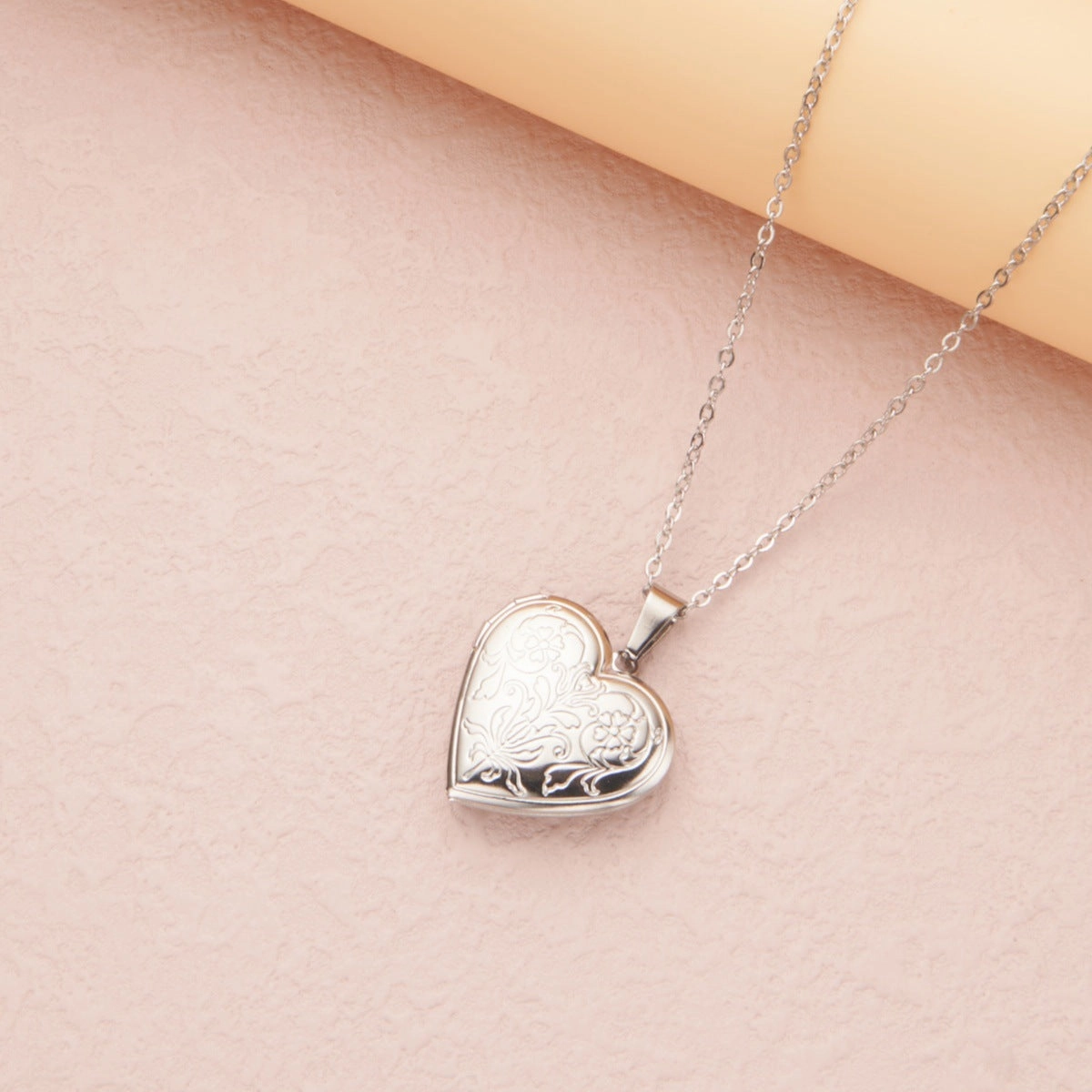 Wholesale Stainless Steel Necklace Gold Heart Pattern Frame Box Pendant O-Chain