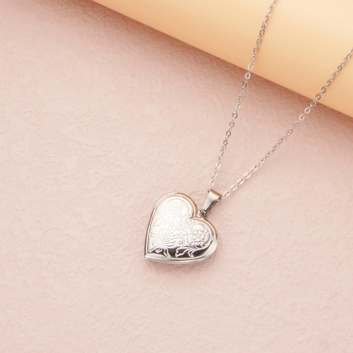 Wholesale Stainless Steel Necklace Gold Heart Pattern Frame Box Pendant O-Chain