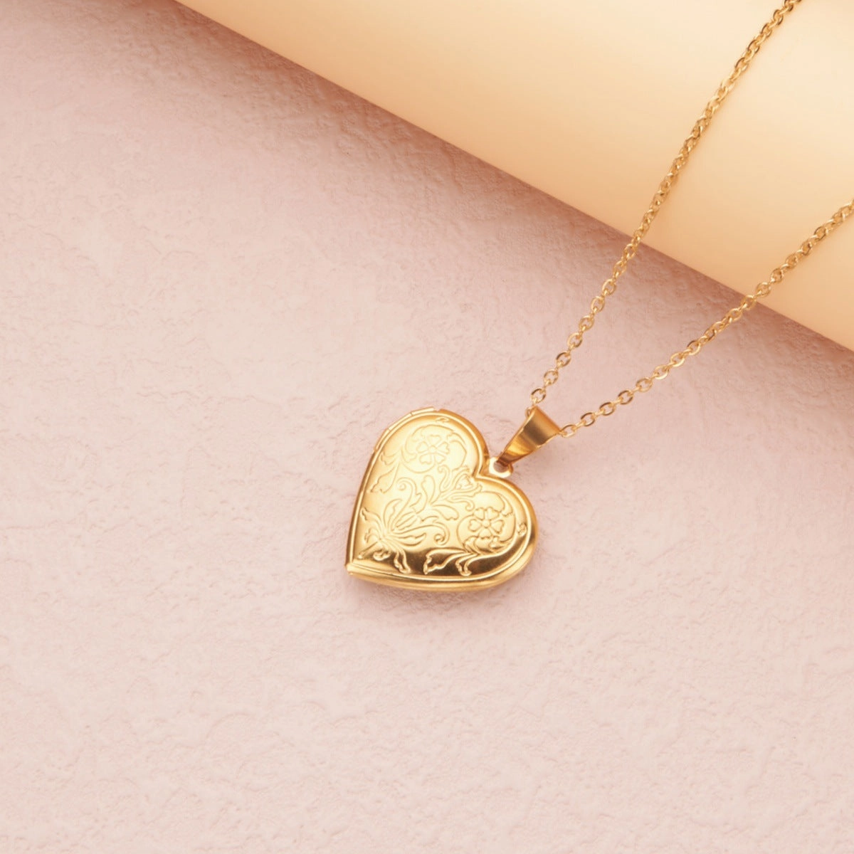 Wholesale Stainless Steel Necklace Gold Heart Pattern Frame Box Pendant O-Chain