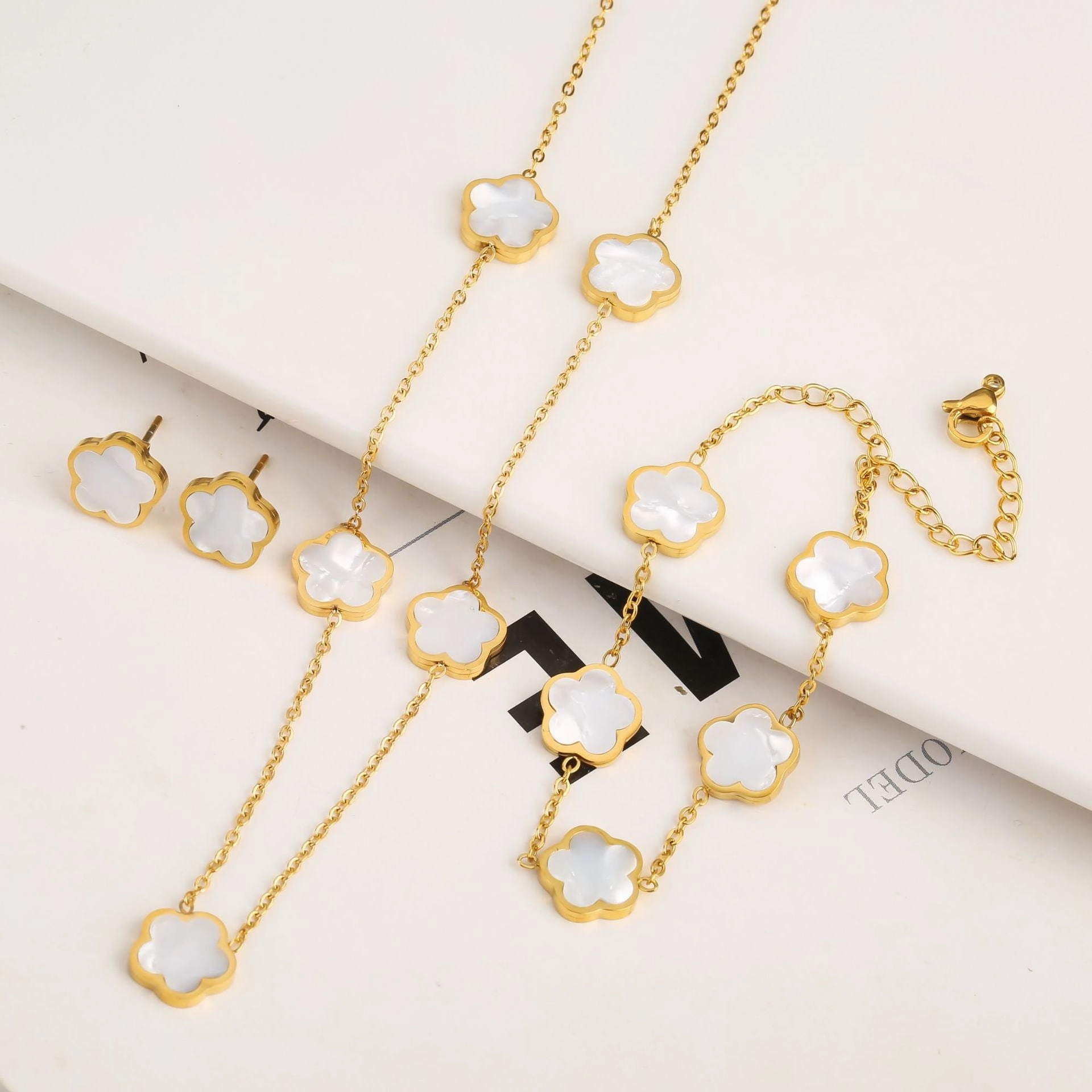 Wholesale Stainless Steel Plant Fritillaria Five Leaf Petal Bracelet Necklace Set