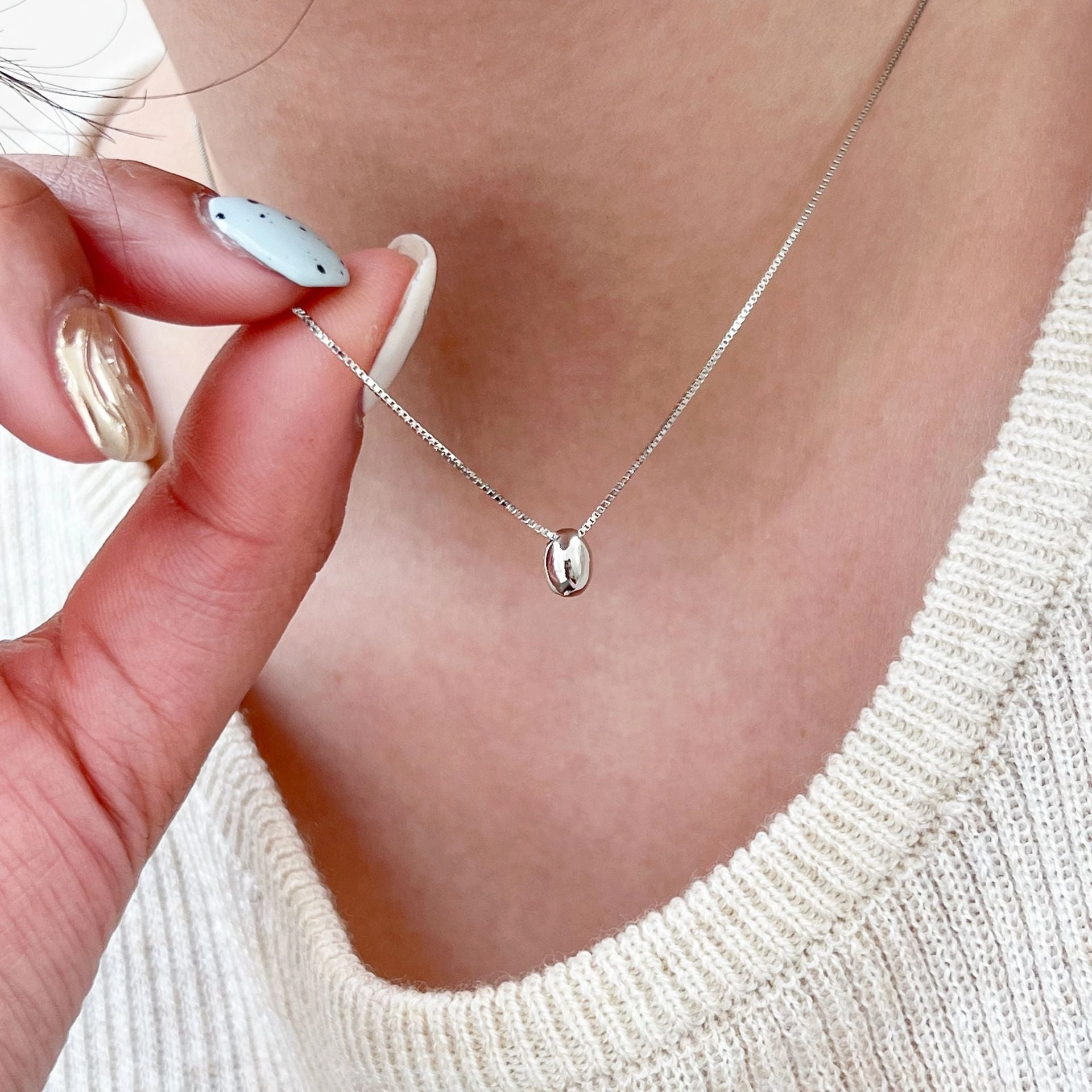 Wholesale Sterling silver small bean clavicle necklace
