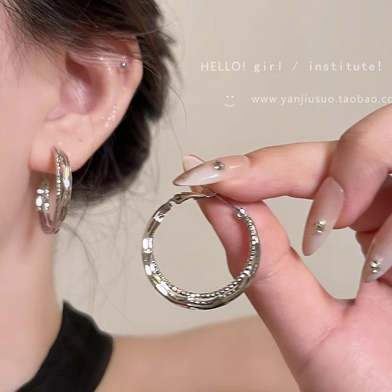 Wholesale Sweet and cool style hot girl plain hoop earrings