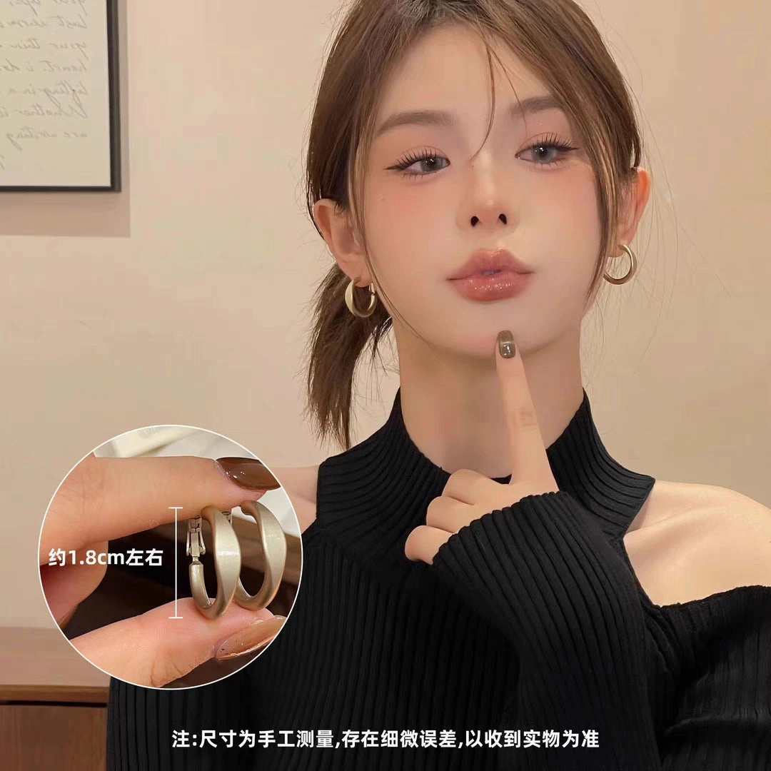 Wholesale Sweet and cool style hot girl plain hoop earrings