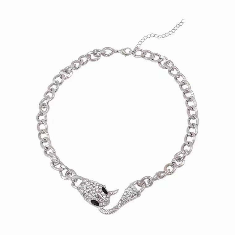 Wholesale Sweet cool hot girl snake-shaped metal chain necklace clavicle chain internet celebrity fashion cool accessories female