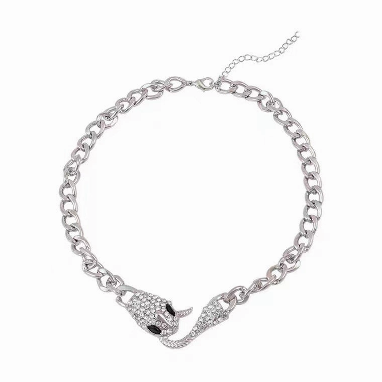 Wholesale Sweet cool hot girl snake-shaped metal chain necklace clavicle chain internet celebrity fashion cool accessories female