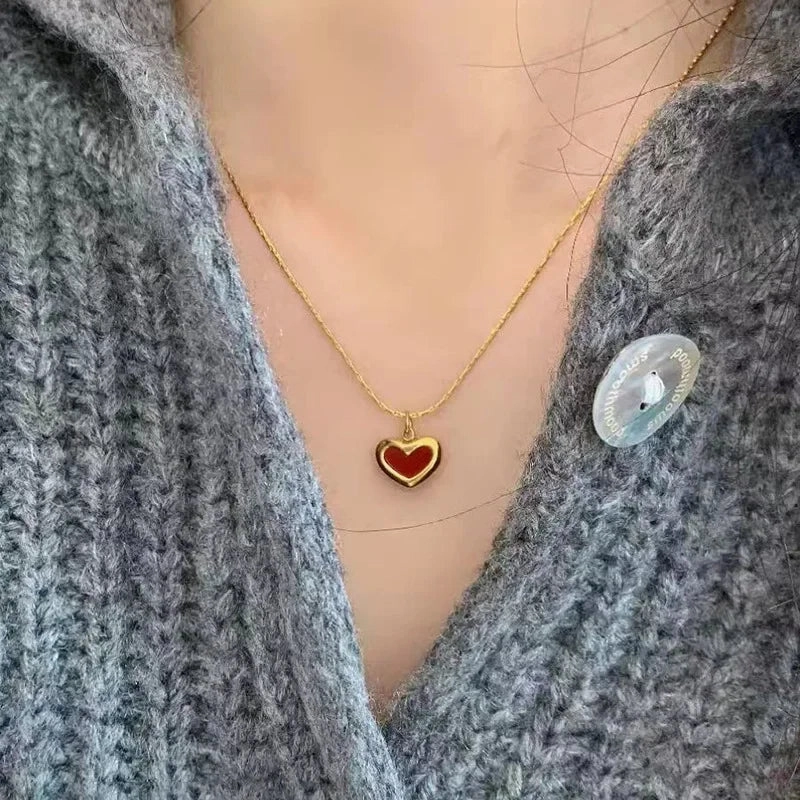 Wholesale Sweet red heart necklace small titanium steel gold-plated clavicle chain