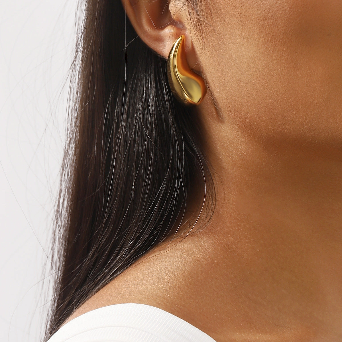 Wholesale Teardrop-shaped Glossy Simple Comma Earrings