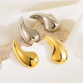 Wholesale Teardrop-shaped Glossy Simple Comma Earrings