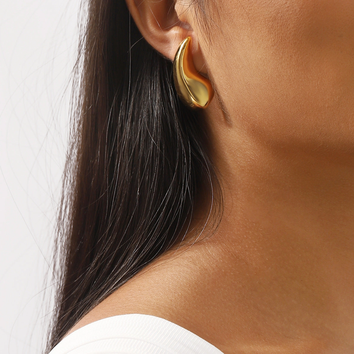Wholesale Teardrop-shaped Glossy Simple Comma Earrings