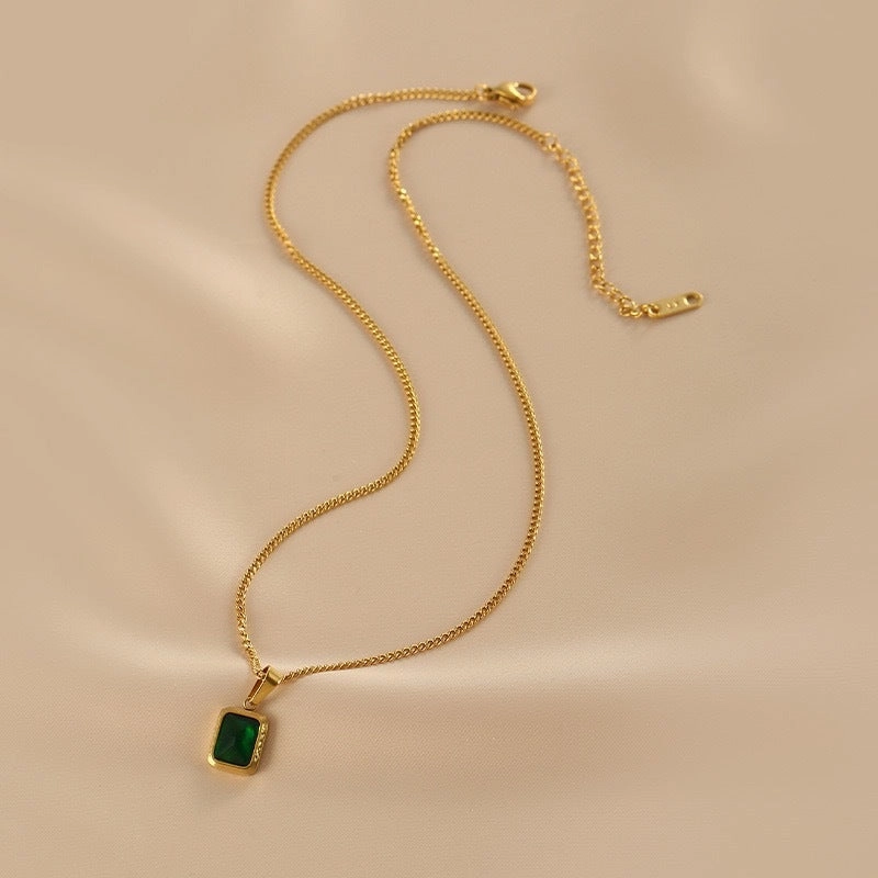 Wholesale The New Versatile Green Diamond Special-shaped Retro Temperament Emerald Necklace