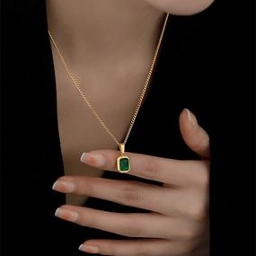Wholesale The New Versatile Green Diamond Special-shaped Retro Temperament Emerald Necklace