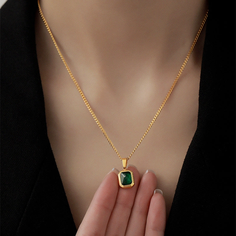 Wholesale The New Versatile Green Diamond Special-shaped Retro Temperament Emerald Necklace