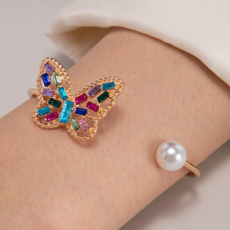 Wholesale Three-dimensional Flower Inlaid Pearl Open Bracelet