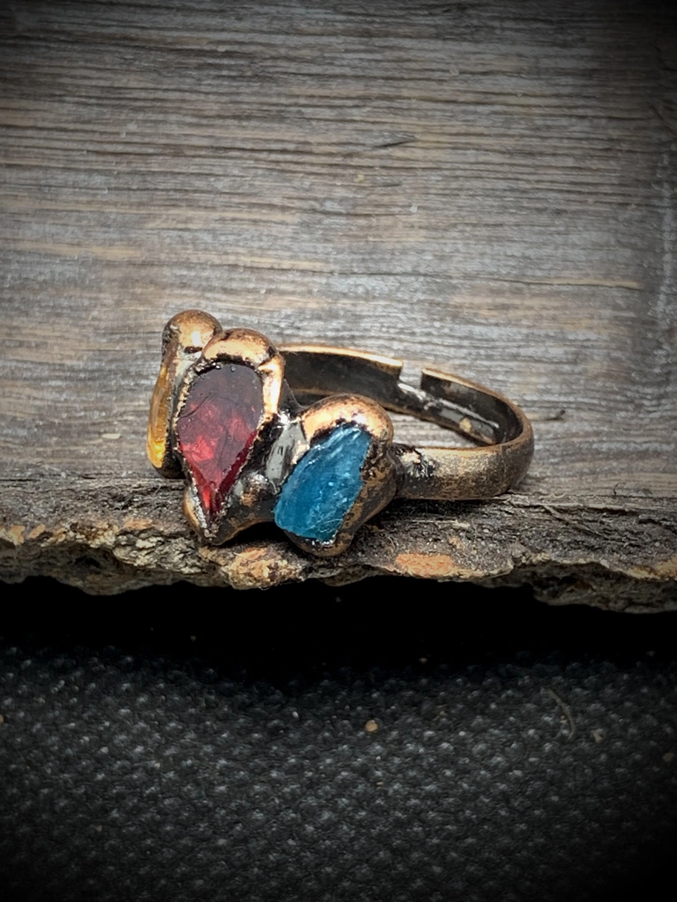 Wholesale Three natural stone raw stone bronze ring (stones arranged randomly)
