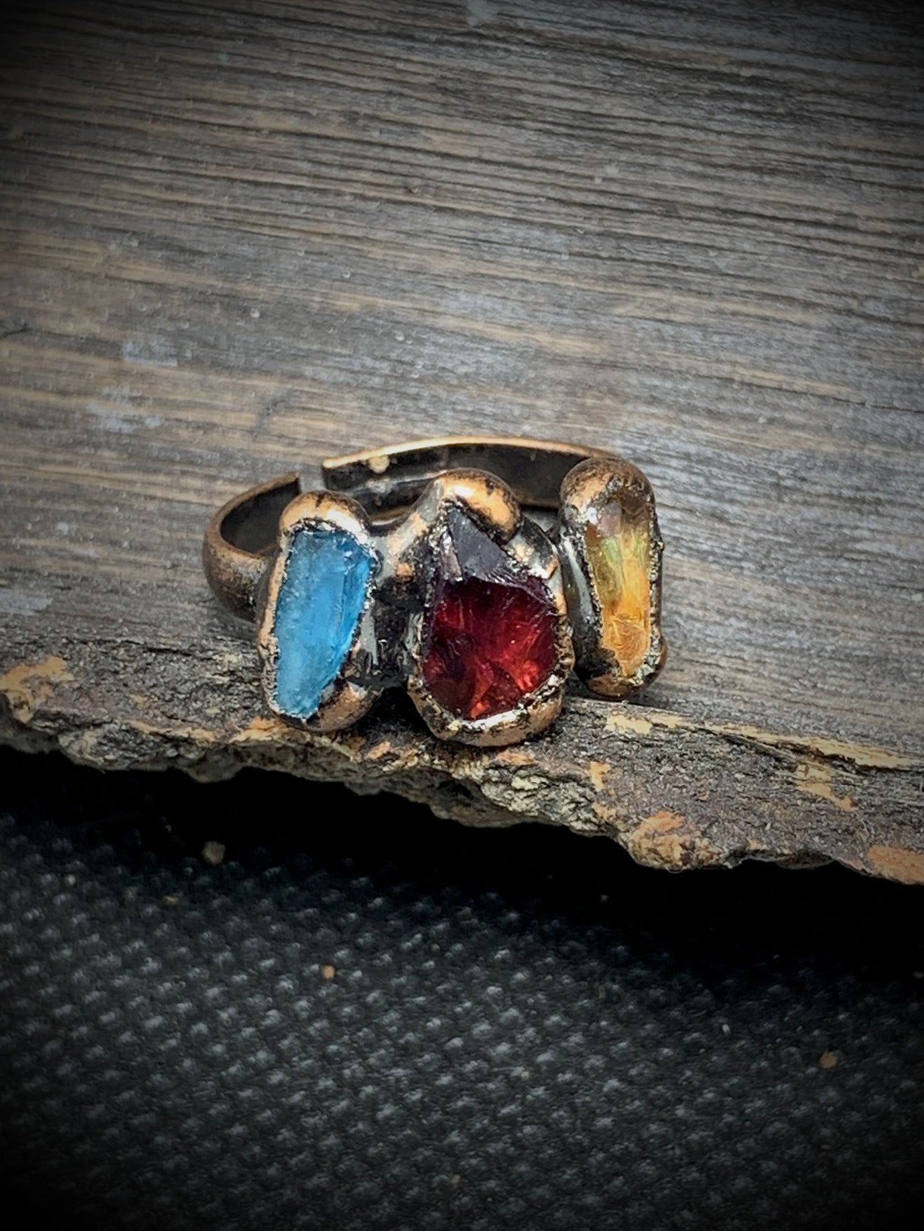 Wholesale Three natural stone raw stone bronze ring (stones arranged randomly)