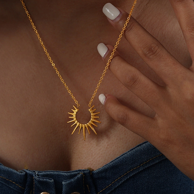 Wholesale Titanium steel 18k retro non-fading versatile women's sunflower exaggerated clavicle necklace