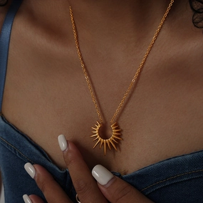 Wholesale Titanium steel 18k retro non-fading versatile women's sunflower exaggerated clavicle necklace
