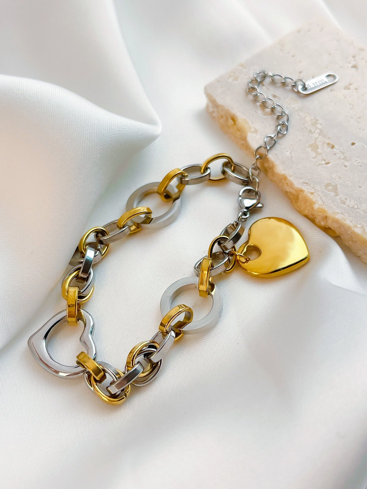 Wholesale Titanium steel gold-plated two-color hollow peach heart chain