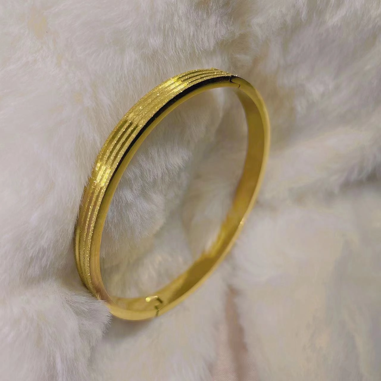 Wholesale titanium steel gold stripe bracelet