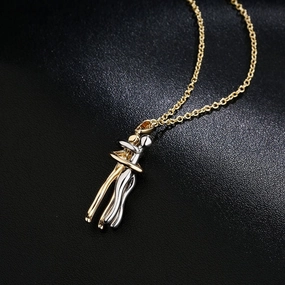 Wholesale titanium steel two-color hug necklace creative little man hands embrace 18k gold lovers clavicle chain Valentine's Day gift