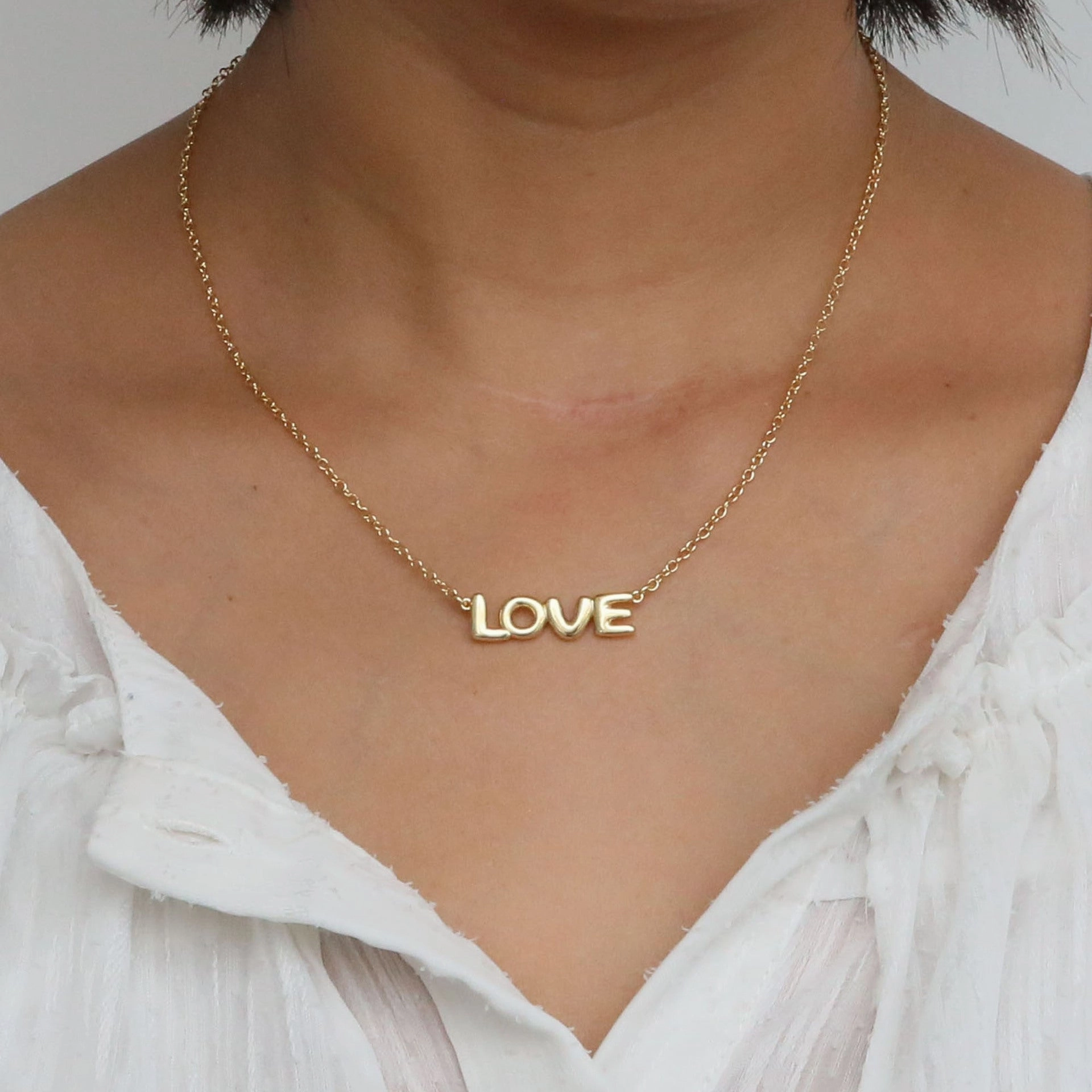 Wholesale Trendy 18k Gold-tone Brass Glossy Bubble Feel LOVE MAMA XOXO Pendant Necklace
