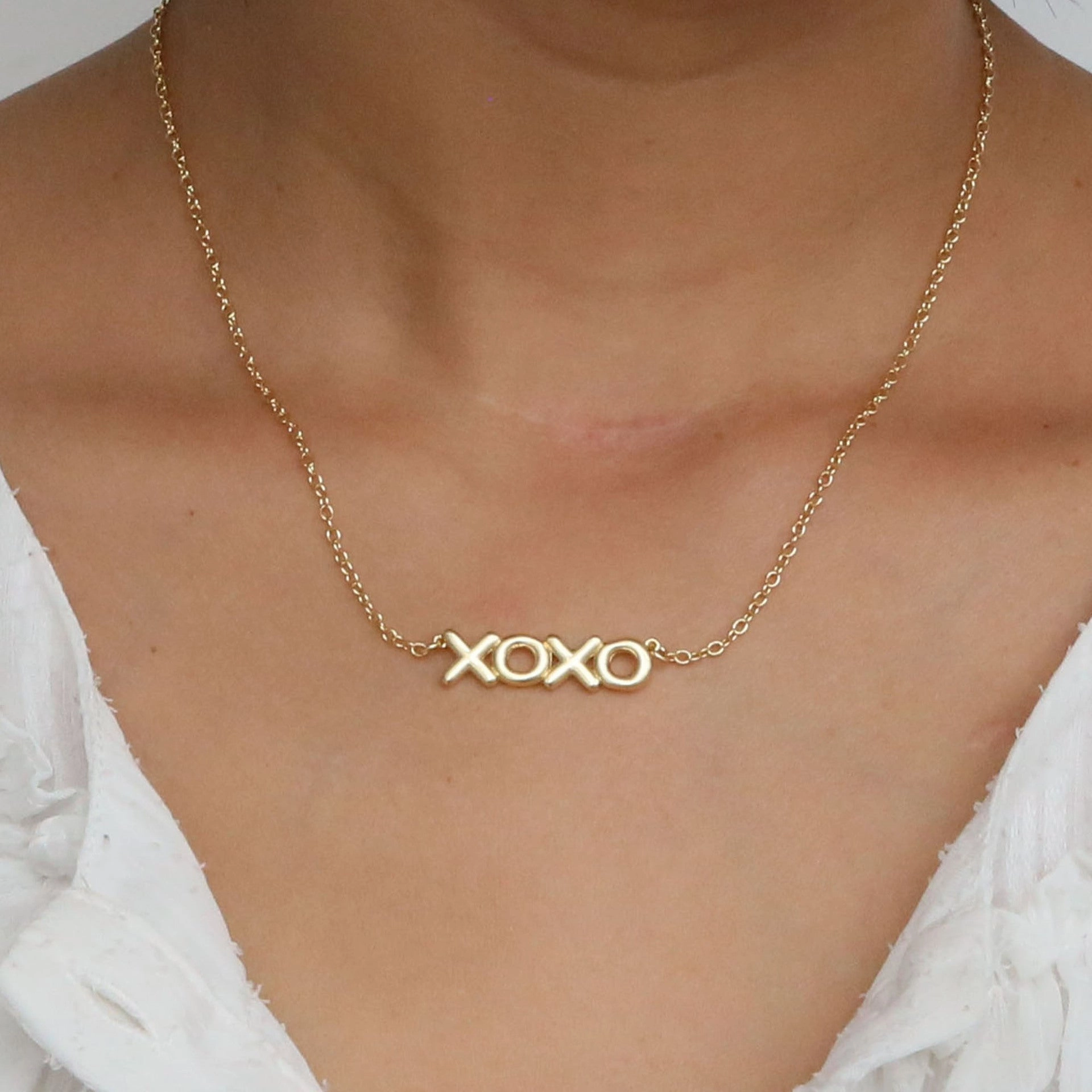 Wholesale Trendy 18k Gold-tone Brass Glossy Bubble Feel LOVE MAMA XOXO Pendant Necklace