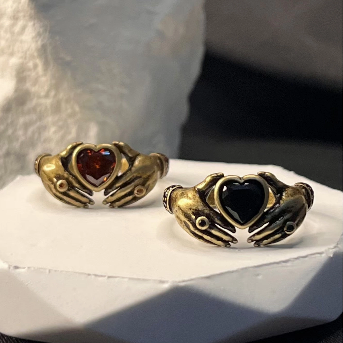 Wholesale Trendy Retro Carving Hands Embrace Red Zircon Couple's Ring Finger Ring Design All-match Valentine's Day