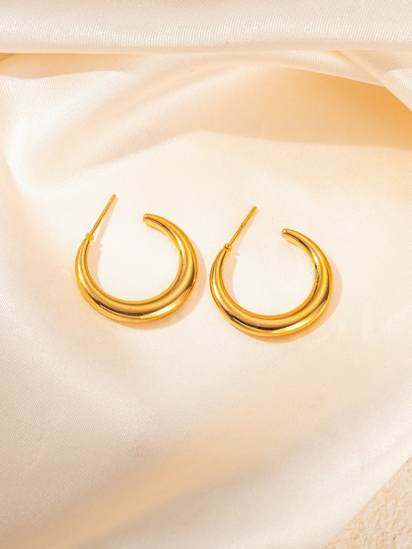 Wholesale Trendyy Metal Titanium Steel Geometric Glossy Retro Versatile Stainless Steel Earrings