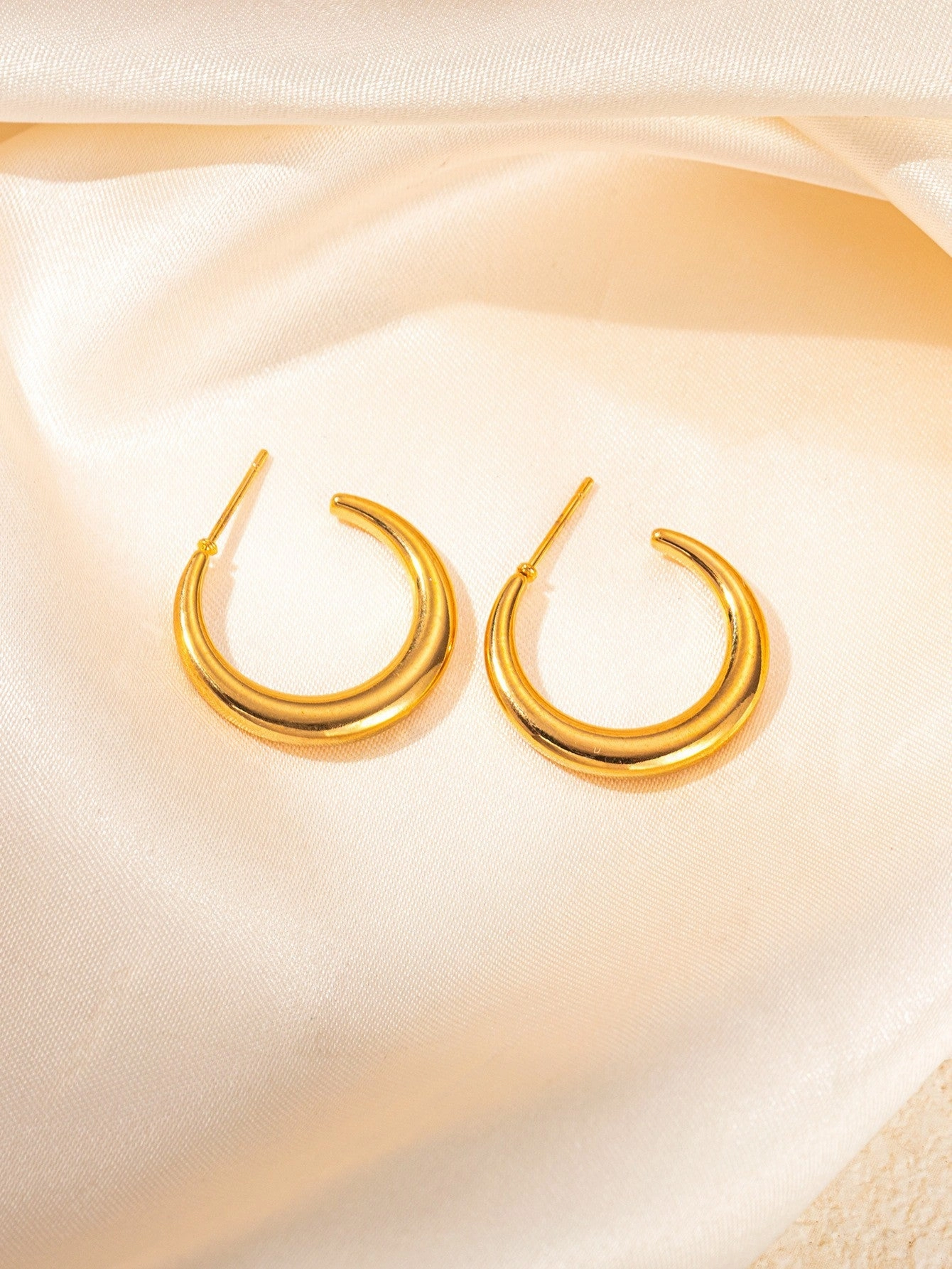 Wholesale Trendyy Metal Titanium Steel Geometric Glossy Retro Versatile Stainless Steel Earrings