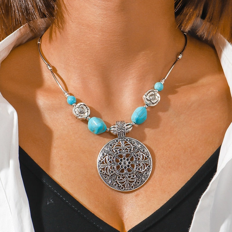 Wholesale Turquoise Flower Hollow Imitation Turquoise Alloy Necklace