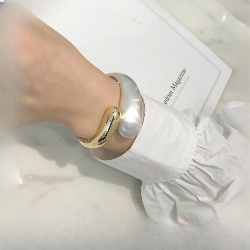 Wholesale Two-color Stitching Open Alloy Spring Buckle Bracelet