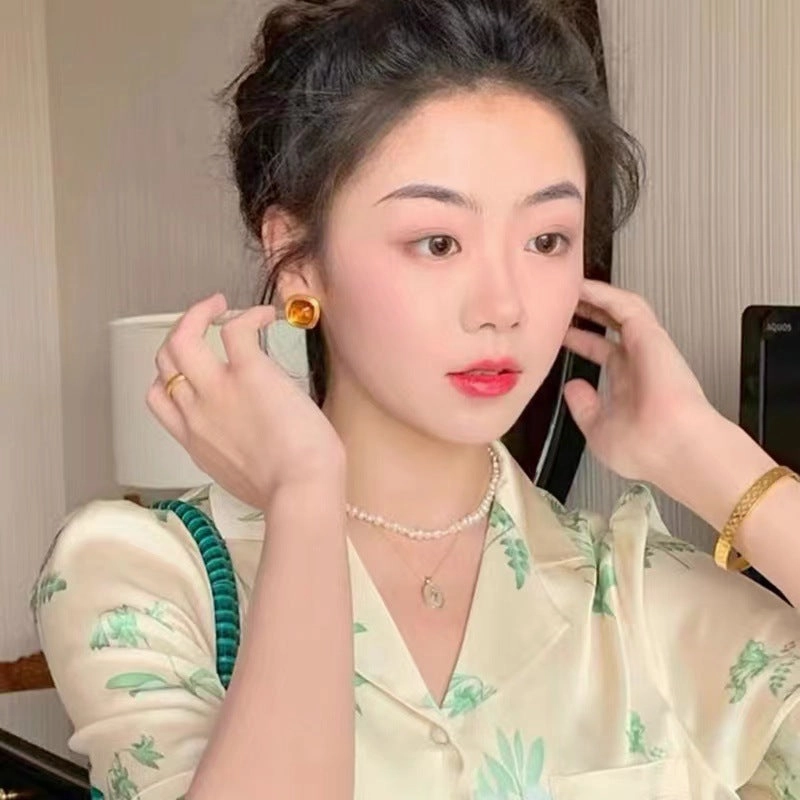 Wholesale Vintage Amber Resin Ear Studs