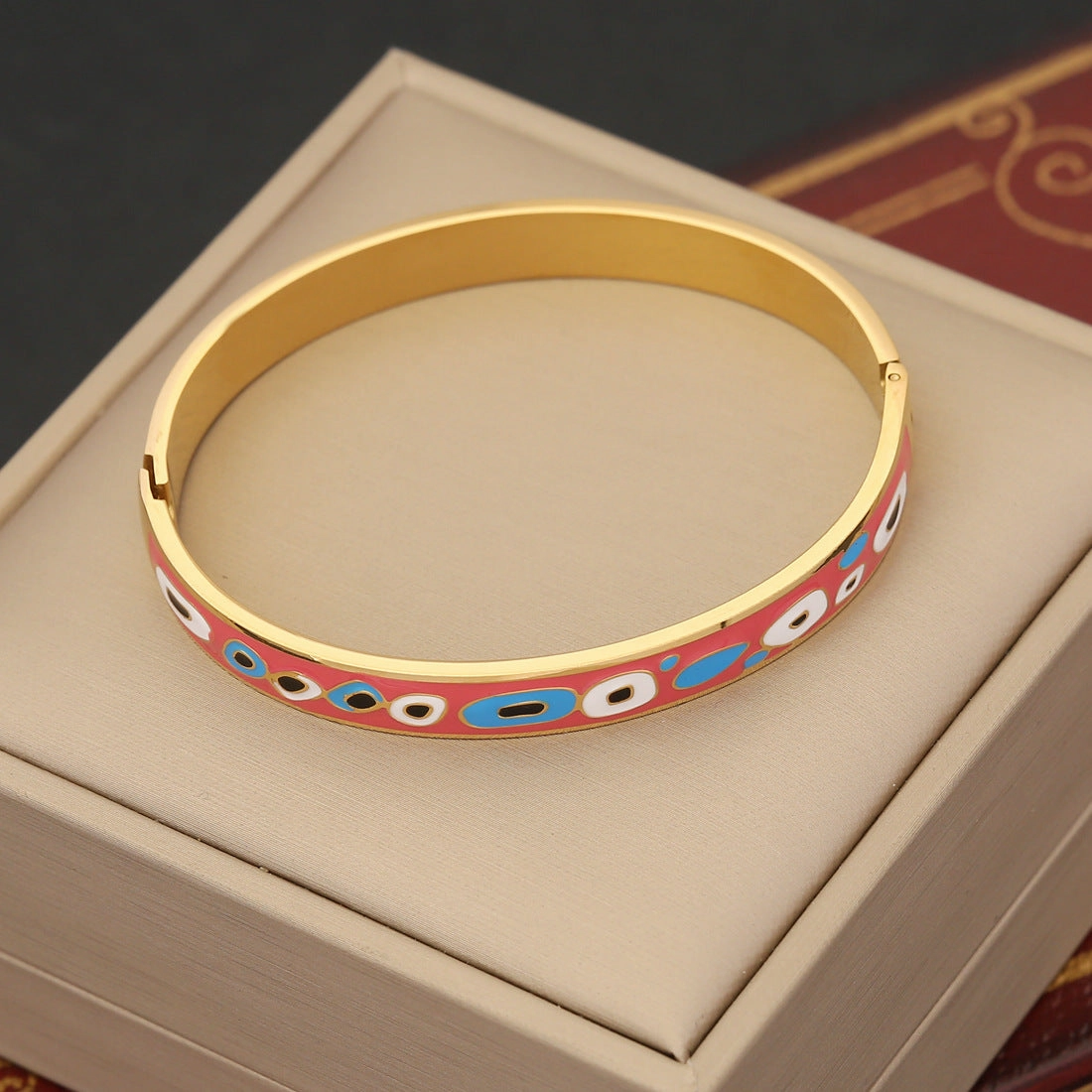 Wholesale Vintage Bracelets with Versatile Eyes and Stainless Steel Bracelet