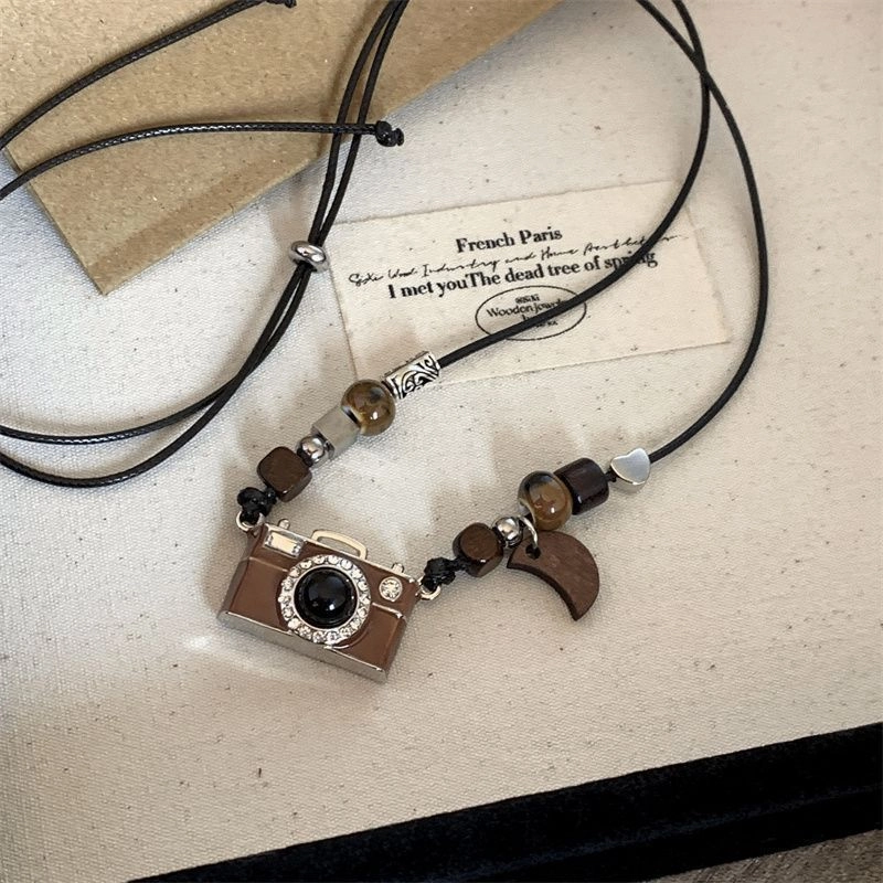 Wholesale Vintage Brown Camera Pearl Necklace Sweater Chain