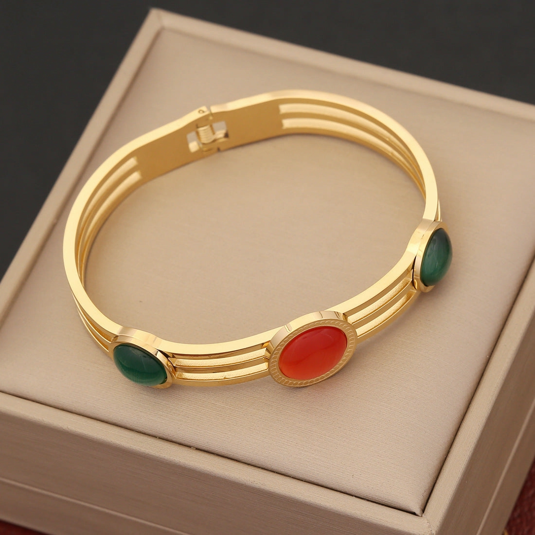 Wholesale Vintage Cat Eye Hand Style Stacked Stainless Steel Bracelet