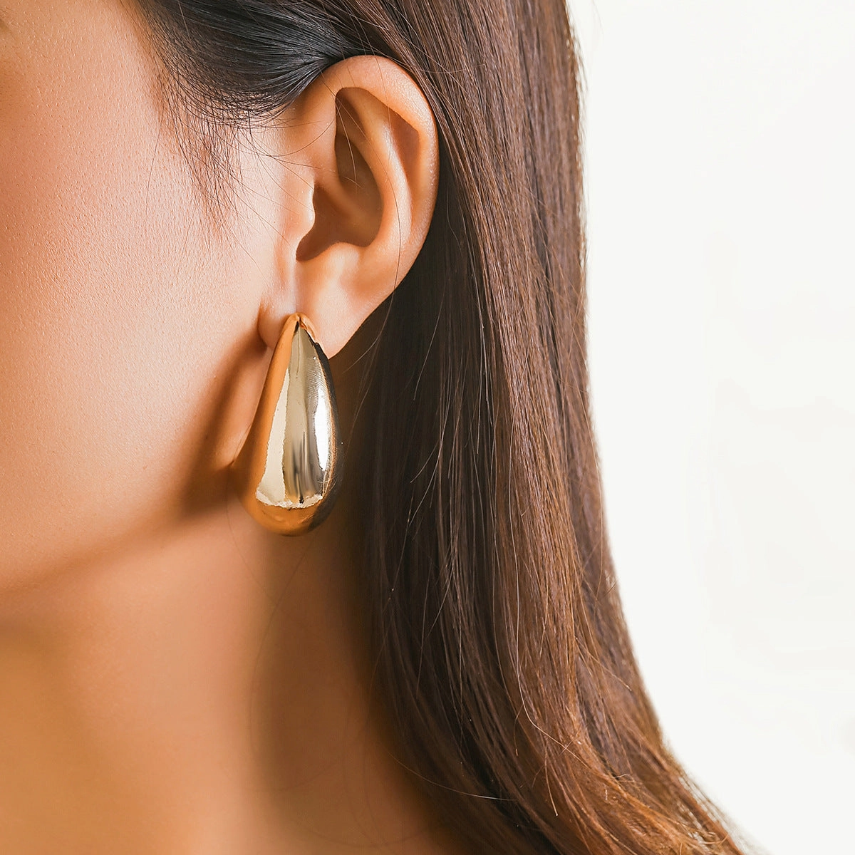 Wholesale Vintage Comma Teardrop Glossy Alloy Earrings