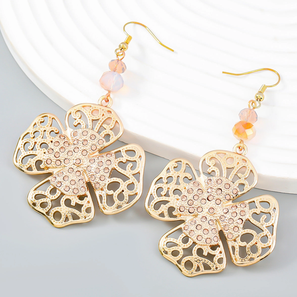Wholesale Vintage Diamond Studded Floral Alloy Earrings