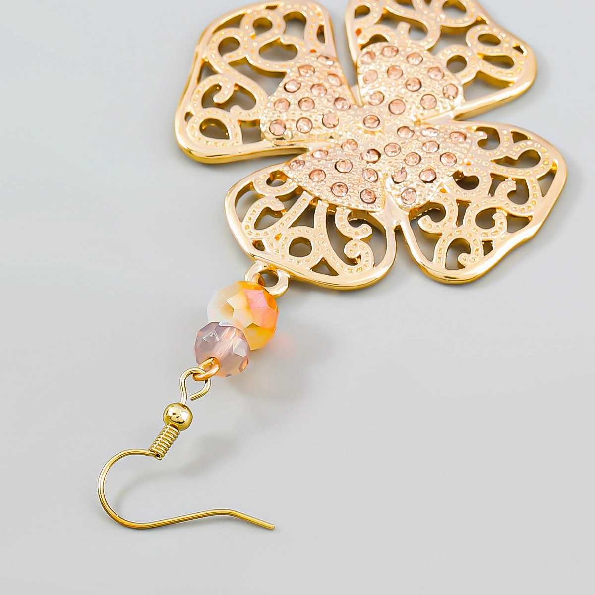 Wholesale Vintage Diamond Studded Floral Alloy Earrings