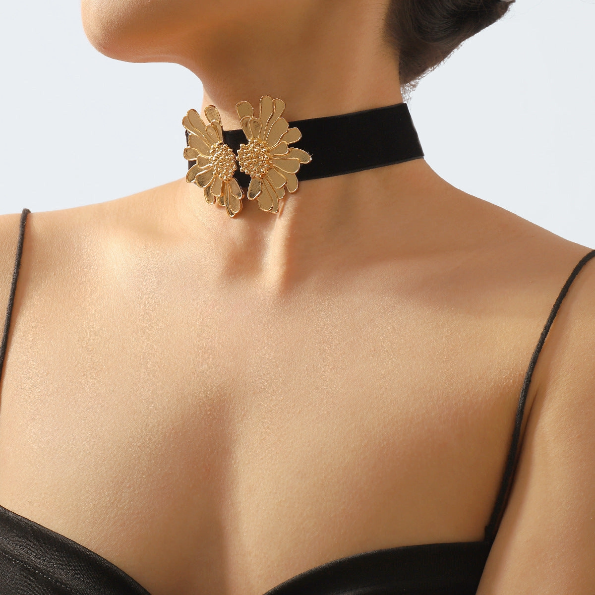 Wholesale Vintage Flower Flocking Oil Drop Clavicle Necklace