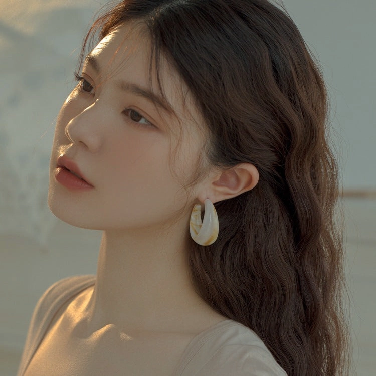 Wholesale Vintage Resin Exaggerated C Shape Earrings