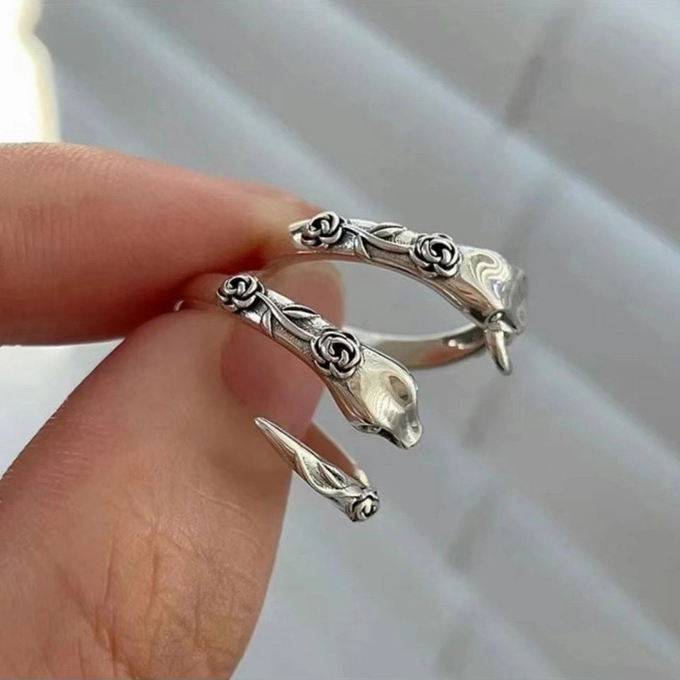 Wholesale Vintage silver dark snake shaped Valentine's Day jewelry for men and women