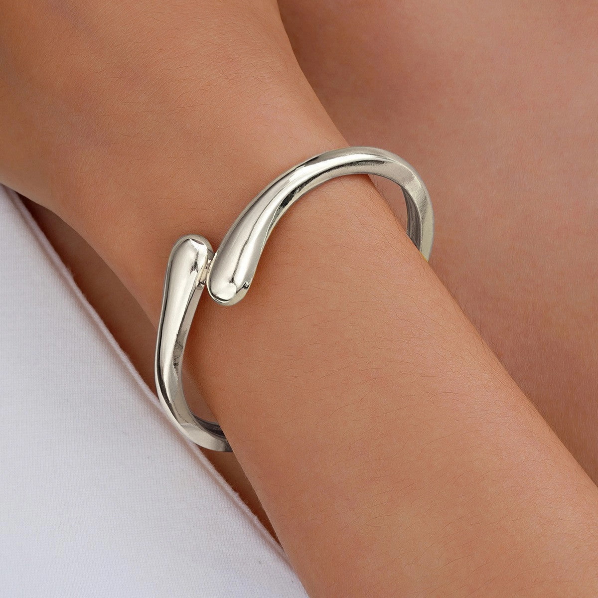 Wholesale Water drop streamline exaggerated bracelet opening