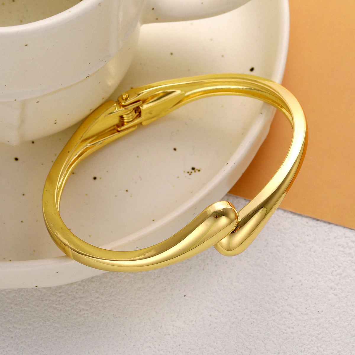Wholesale Water drop streamline exaggerated bracelet opening